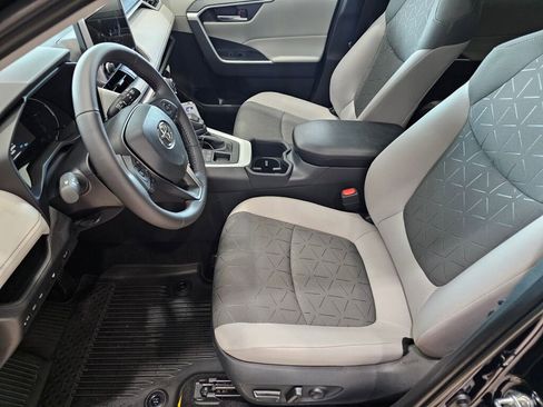 New 2025 Toyota RAV4 XLE image 11