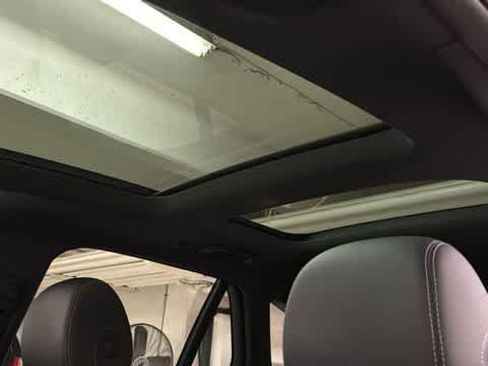 Used 2018 Mercedes-Benz GLC 300 4MATIC image 25