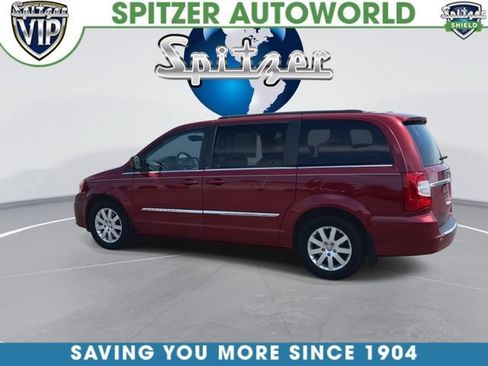 Used 2013 Chrysler Town & Country Touring FWD image 7