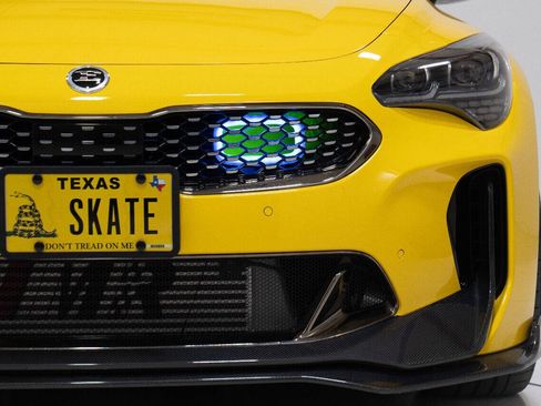 Used 2018 Kia Stinger GT2 AWD/4WD image 10