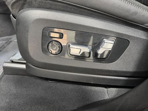 Used 2024 BMW X7 M60i w/ Executive Package image 30