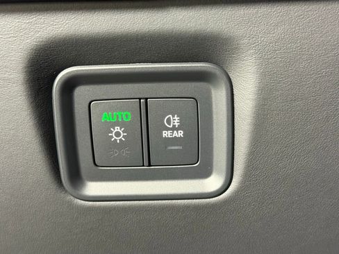 Certified 2025 Porsche Cayenne S image 34