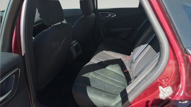 Used 2016 Chrysler 200 Limited FWD image 9