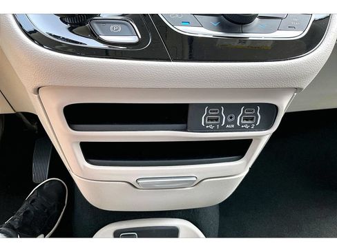 Used 2024 Chrysler Pacifica Touring-L FWD image 26
