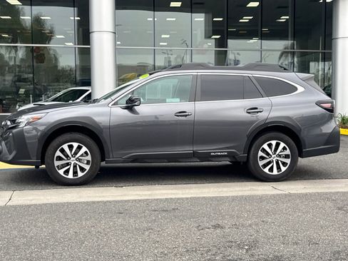 Certified 2025 Subaru Outback Premium image 9