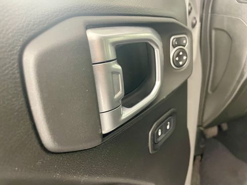 Used 2023 Jeep Wrangler Sport S image 13