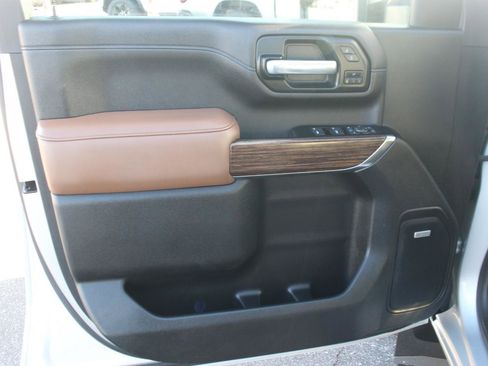 Used 2021 Chevrolet Silverado 3500 High Country image 12