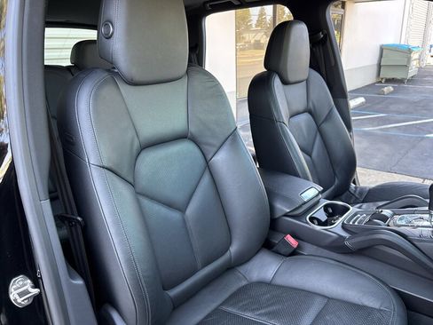 Used 2014 Porsche Cayenne AWD/4WD image 38
