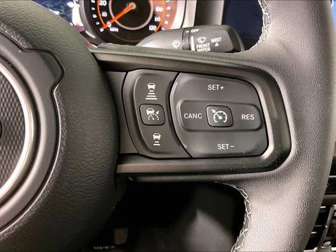 Used 2025 Jeep Gladiator Mojave AWD/4WD image 11