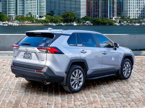 Used 2023 Toyota RAV4 XLE Premium image 5