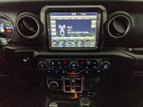 Used 2023 Jeep Wrangler Unlimited Sahara w/ Cold Weather Group image 15