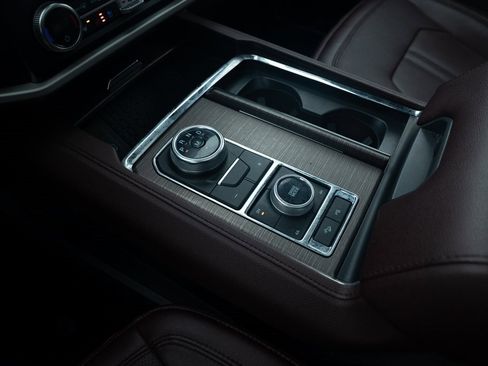 Used 2024 Ford Expedition Limited image 17