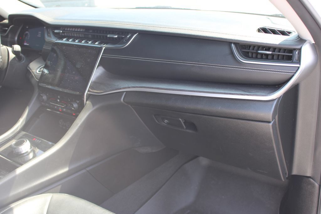 Used 2022 Jeep Grand Cherokee L Limited RWD image 36