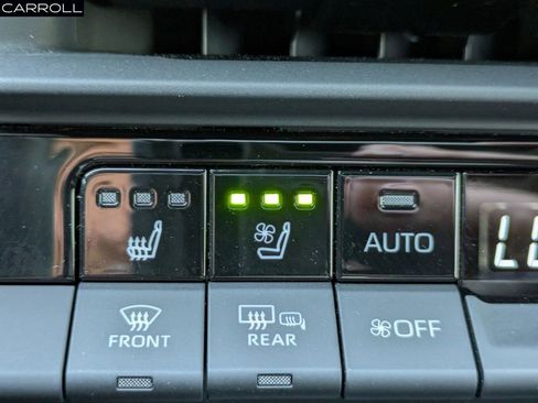 Used 2023 Toyota Crown Limited image 24