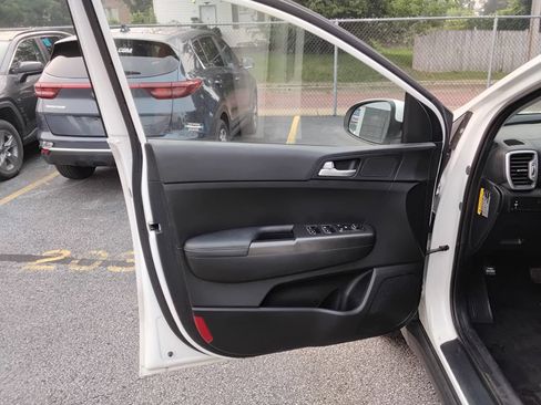 Used 2017 Kia Sportage LX FWD image 11