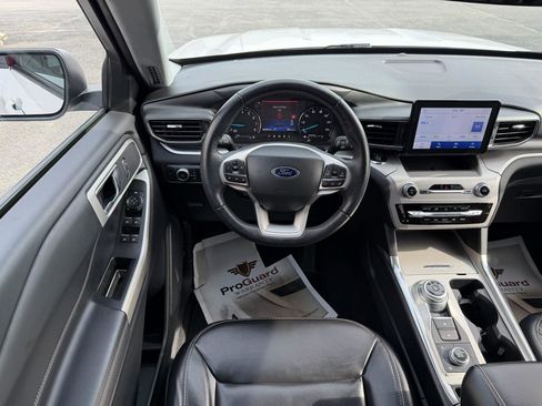 Used 2021 Ford Explorer XLT w/ Equipment Group 202A image 16