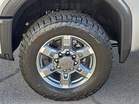 Used 2025 GMC Sierra 2500 SLT w/ SLT Premium Package image 7