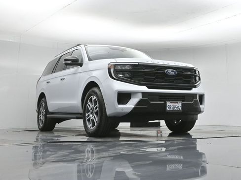 Used 2025 Ford Expedition Active image 51