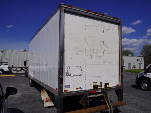 Used 2019 Isuzu NPR image 8