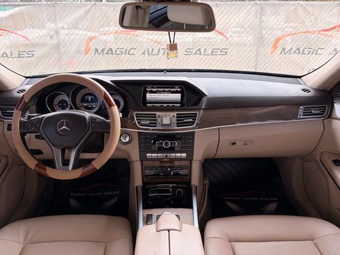 Used 2014 Mercedes-Benz E 350 4MATIC Sedan image 24