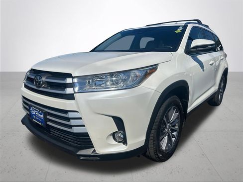 Used 2019 Toyota Highlander XLE AWD/4WD image 2