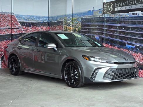 Certified 2026 Toyota Camry SE FWD image 1