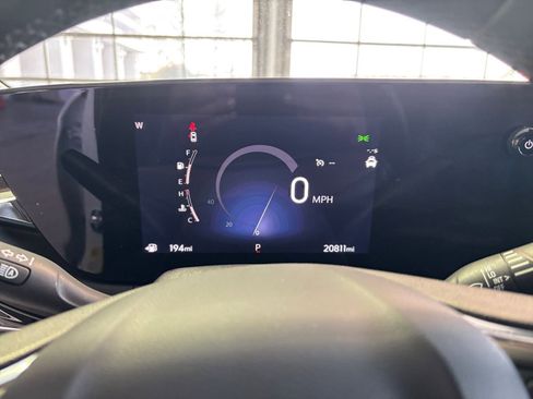 Used 2025 Buick Envista Sport Touring image 39