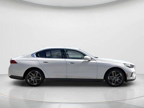 Used 2026 BMW 530i RWD image 4