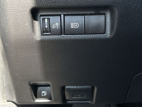 Used 2025 Toyota RAV4 LE AWD/4WD image 20