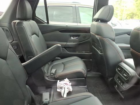 Used 2025 Honda Pilot TrailSport image 10