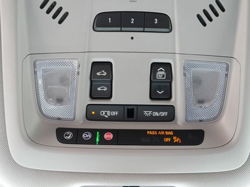 Used 2023 GMC Terrain SLT w/ Infotainment Package II image 33