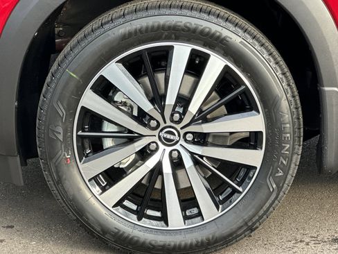 New 2025 Nissan Pathfinder Platinum w/ Black Appearance Package image 34