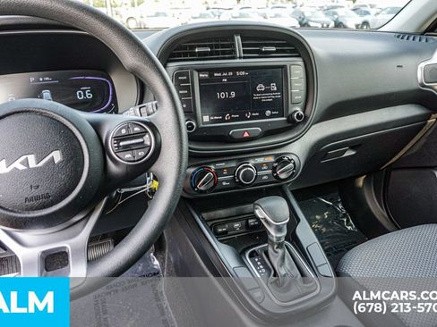 Used 2025 Kia Soul LX w/ LX Technology Package FWD image 32
