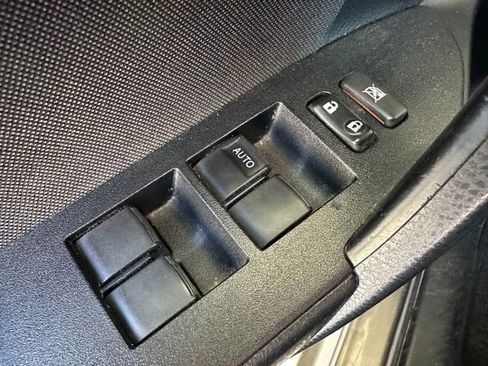 Used 2018 Toyota Corolla LE image 21