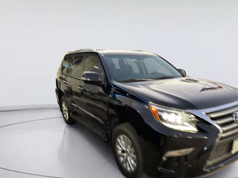 Used 2017 Lexus GX 460 Premium w/ Premium Package AWD/4WD image 2
