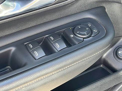 Certified 2024 GMC Terrain SLT image 12