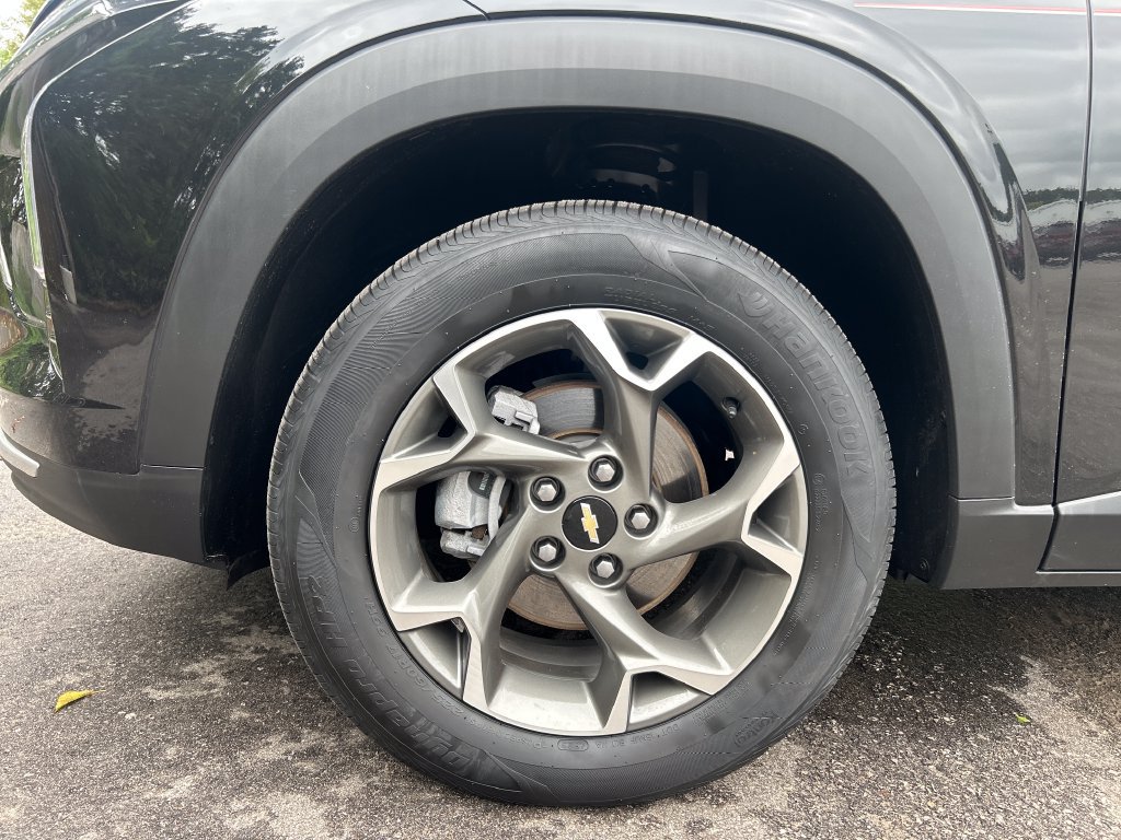 Used 2024 Chevrolet Trax LT w/ LT Convenience Package FWD image 11