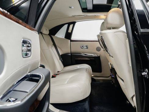 Used 2015 Rolls-Royce Ghost image 36