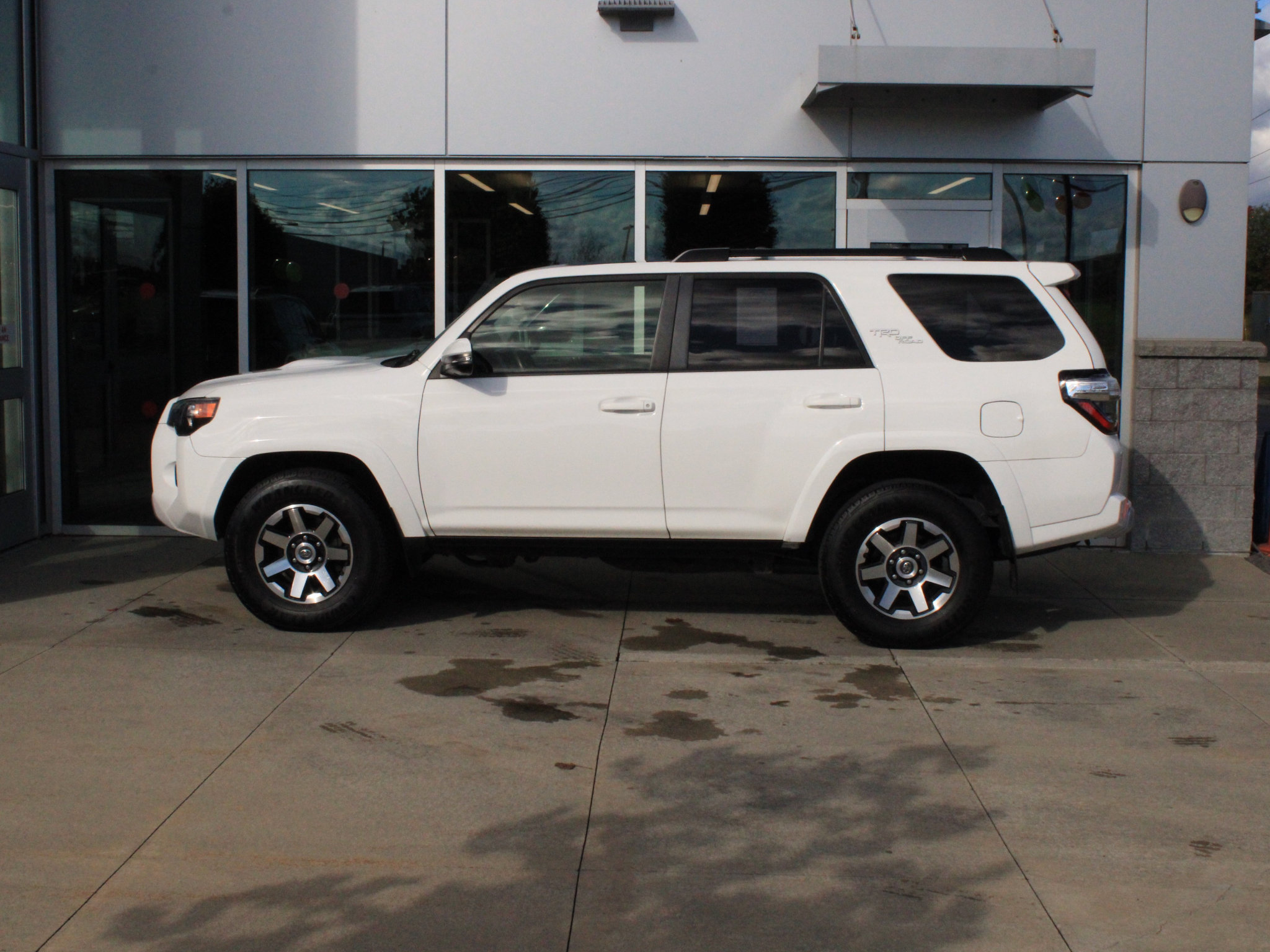 Used 2020 Toyota 4Runner TRD Off-Road Premium w/ Moonroof Package AWD/4WD image 5
