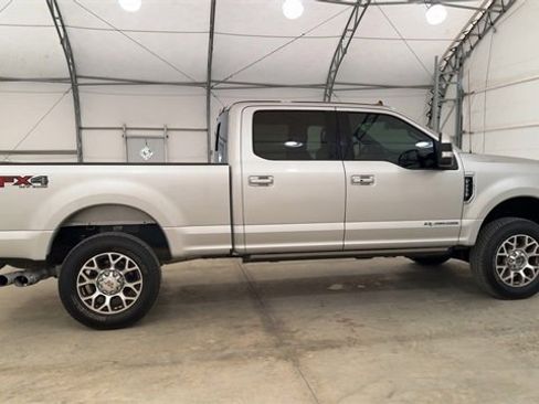 Used 2019 Ford F250 Lariat w/ Lariat Ultimate Package image 9