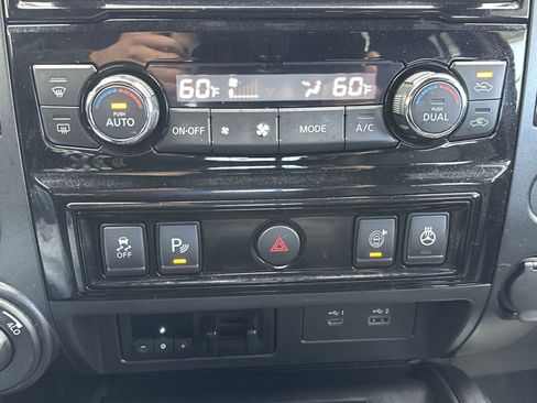 Used 2020 Nissan Titan PRO-4X w/ Pro-4x Convenience Package image 28