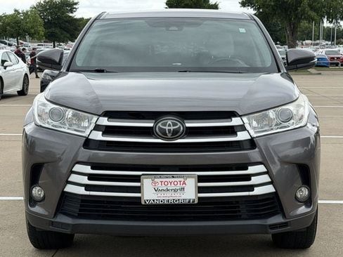 Used 2018 Toyota Highlander Plus FWD image 8