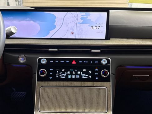 Certified 2025 Genesis GV80 3.5T Prestige AWD/4WD image 20