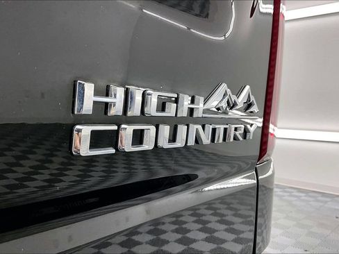 Used 2024 Chevrolet Silverado 1500 High Country w/ High Country Premium Package AWD/4WD image 8