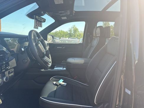 Used 2025 GMC Yukon XL AT4 Ultimate w/ LPO, AT4 Appearance Package AWD/4WD image 5