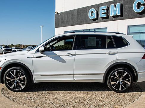 Used 2024 Volkswagen Tiguan SEL R-Line image 2