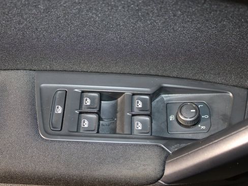 Used 2021 Volkswagen Tiguan S image 18