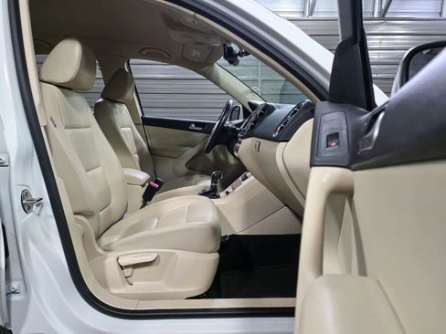 Used 2017 Volkswagen Tiguan S image 14