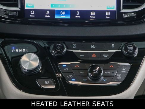 Used 2022 Chrysler Pacifica Touring-L FWD image 20