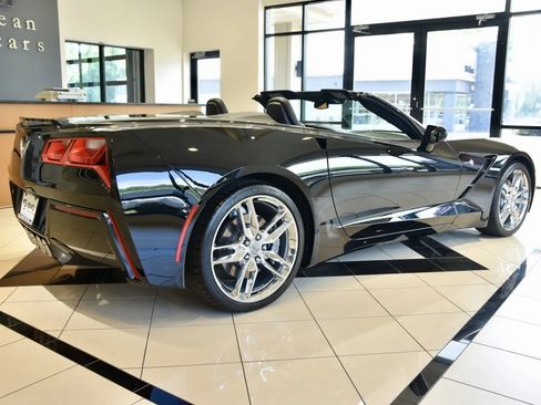 Used 2018 Chevrolet Corvette Stingray Convertible w/ 3LT Preferred Equipment Group RWD image 9